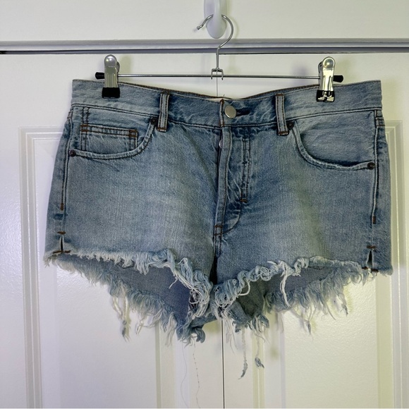 Free People We The Free Blue Jean Shorts Distressed Frayed Hem Size 27 - Picture 1 of 6